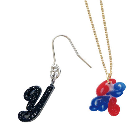 Muotti, joustava ja l�pin�kyv�, minikokoisia koruja "KAUNOKIRJAIMET",  askarteluun (massat, hartsit jne.)