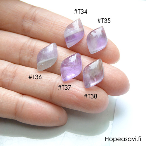  *Kivi Special* Ametisti, pyrhiottu kapussi, markiisi noin 15x9.5mm, kuvassa #T36, uniikki korukivi, 1 kpl