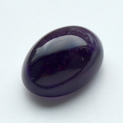 *Kivi Special * Ametisti, pyrhiottu kapussi, kuvassa #7, soikea 14x10mm, tavallista korkeampi: 6.2mm, erittin tumma purppura
