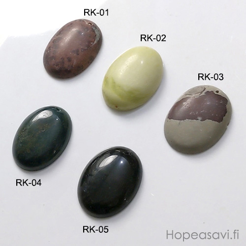   *Yksittiskappale* Riipus-kapussi, puolipyrhiottu kivi, kuvassa #RK05 ylreunassa valmis noin 1mm reik, musta, mahdollisesti akaatti (ksitelty -huom. B-laatu) koko noin 29x21mm, 1kpl