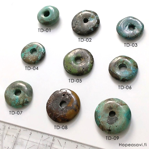   *Uniikki korukivi* Turkoosi, kiekko, ulkomitta 2.2cm, paksuus 8mm, kuvassa TD-01, v/t, 1 kpl