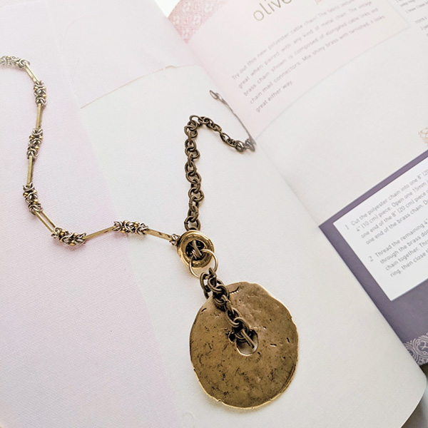 *Mallikappale* Korukirja: Chain Style  50 Contemporary Jewelry Designs, OVH 23.00, lue info