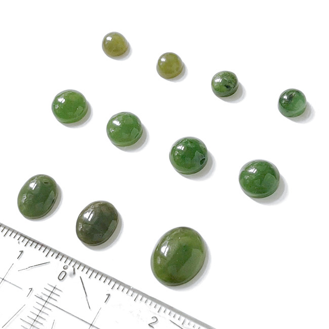 Jade, Kapussi, soikea, 12x10mm, paksuus noin 3.5mm, kuvassa #21, 1 kpl
